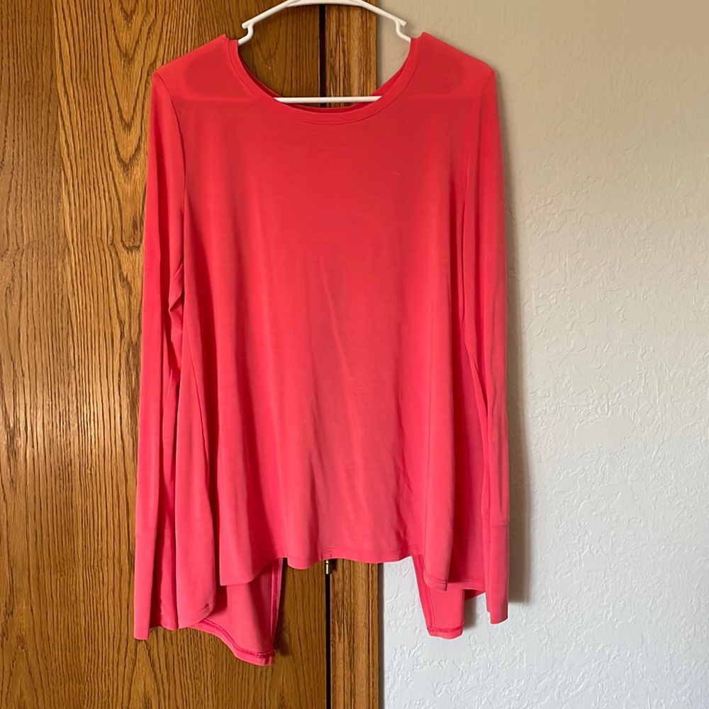 GapFit Breathe long sleeve open back shirt